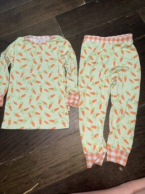 Kids Carrot-Print Pajama Set - Light Green & Orange